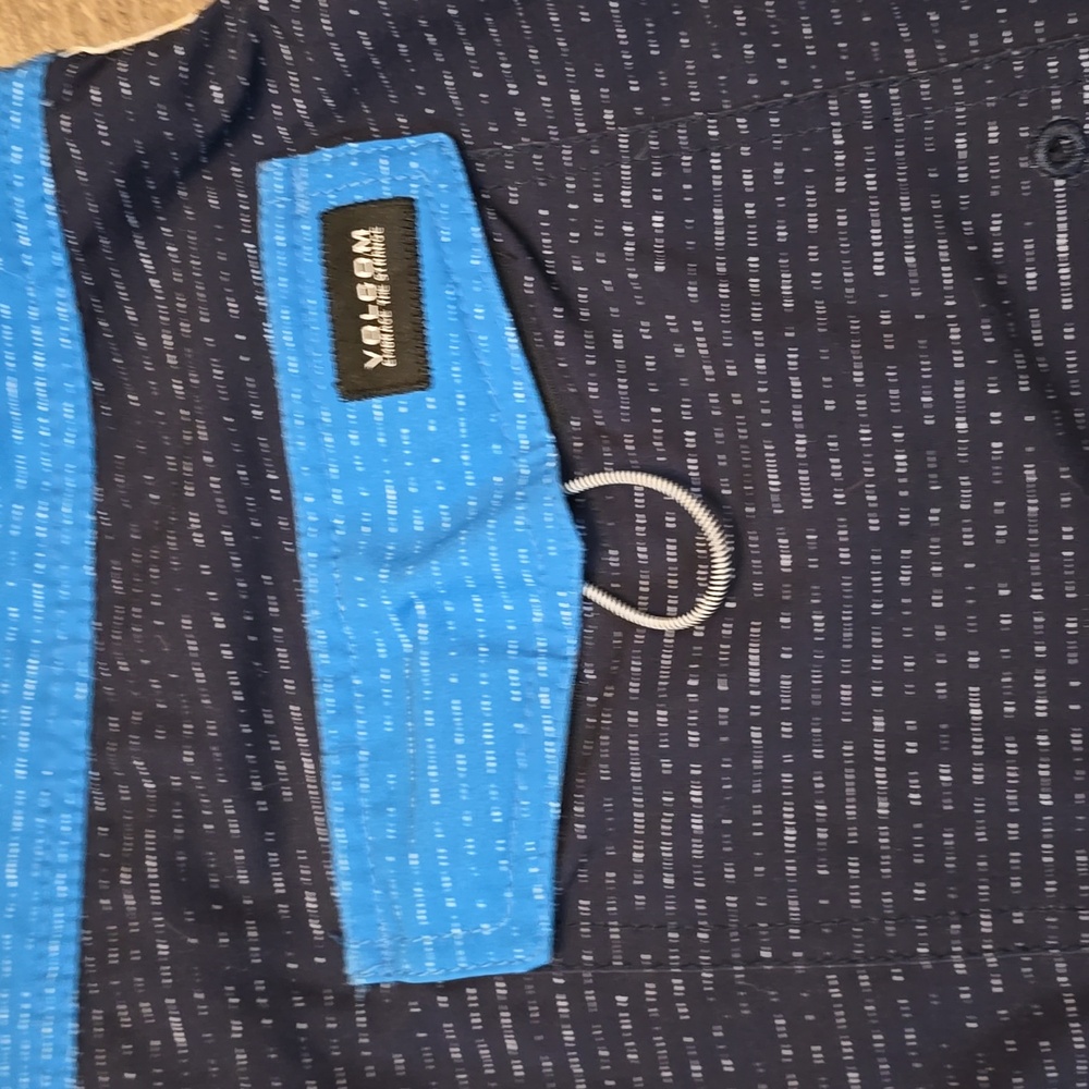 Volcom Board Shorts, Size 40 - Picture 6 of 6